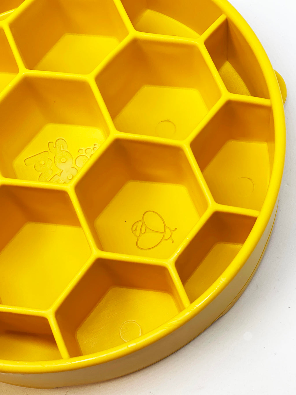 Honeycomb Slow-Feeder Enrichment Bowl for Beagles