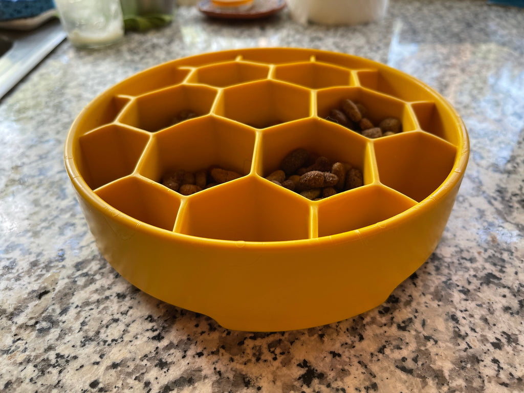 Honeycomb Slow-Feeder Enrichment Bowl for Beagles
